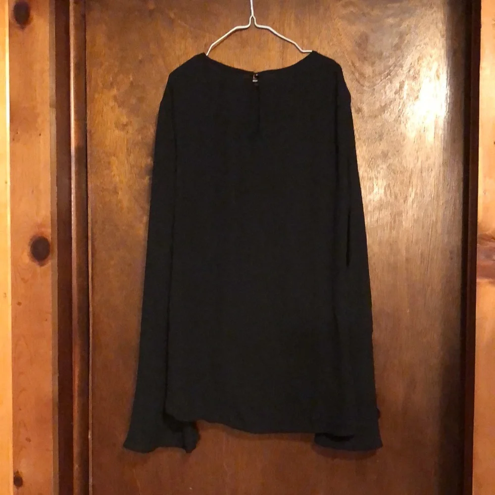 Carmen Marc Valvo Black long boho sleeve blouse small NWOT - Picture 2 of 6